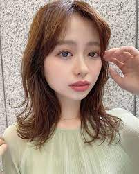 丸顔の40代女性に似合う髪型まとめ 若見えが叶うトレンドヘアスタイルをご紹介 folk トレンドヘアスタイル 40代 女性 髪型