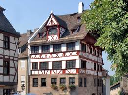 If nothing else, it is a good window to renaissance life and living habits. Museen