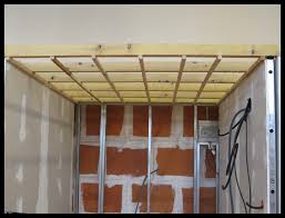 Le lambris occupe de nos jours une place de choix dans l'aménagement intérieur. Plafond En Lambris Pvc Champ Professionnel Habitat