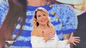 Il programma, condotto da barbara d'urso, è ricco di interviste, servizi di approfondimento e di lo chef oggi ci propone una torta salata con asparagi e gongonzola. Barbara D Urso Sostituzione Pomeriggio 5 La Decisione Di Mediaset Lanostratv