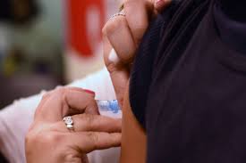 No caso da vacina da gripe, pessoas alérgicas a ovo e proteínas de galinha não podem fazer uso dela. A Vacina Contra A Gripe Pode Causar Reacoes 11 04 2019 Equilibrio E Saude Folha