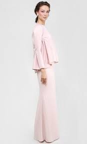 Klisenya rekaan baju raya musim ini apabila ramai pereka mengekalkan corak floral sebagai pilihan fabrikasi utama. Pin On Editorialist