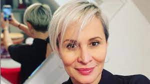Monika absolonova, leona machálková & dasha. Monika Absolonova Opet Prekvapila Novym Ucesem Blond S Ofinou Nahradil Strih Na Kluka Zivotvcesku Cz