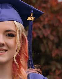 Here is my senior Leah Easterday ❣️ To know her is to love her. Leah is a  God fearing young woman. She has endured a lot of pain and grief in her