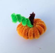 Simple instructions on how to make a pipe cleaner crown for children. Crafts Page 7 Of 11 I Fashion Styles