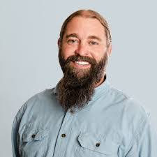 Lee Giroux's Instagram, Twitter & Facebook