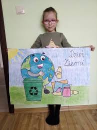 Jest to również szansa na poprawę naszej świadomości dotyczącej efektów niszczenia środowiska naturalnego, do których zaliczyć można. 22 Kwietnia 2020 Dzien Ziemi Dziecko Lukow Pl