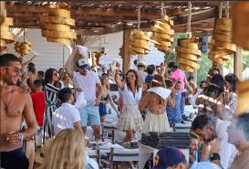 Μείνετε στο panorama hotel από 89€/βράδυ, mycocoon hostel mykonos από 43€/βράδυ. Mykonos Nea Sezon Kai O 8eos Na Balei To Xeri Toy Newsauto Gr