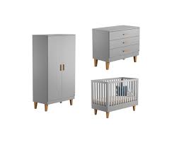 Une armoire dans la chambre de bébé est très pratique, elle vous permettra d'avoir un espace de rangement supplémentaire qui fera également penderie. Lit Bebe Lounge Commode A Langer Lounge Gris Et Armoire Lounge Spot