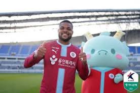 '6골 난타전 미쳤다!' 용인FC, 서울이랜드에 4-2 완승…가브리엘 멀티골·비티뉴 쐐기포 작렬