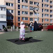 Närhälsan hjällbo barnavårdcentral finns i samma hus på våning 2. A Changing Society Wsj