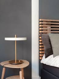 umage asteria led bordlampe m usb pearl white designbelysning no bordlamper bordlampe nattbord