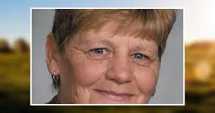 Carol Saputo's Instagram, Twitter & Facebook