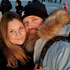 Hii everyone 🌞 I'm looking for recommendations for Valentine's Day: • A  nice and romantic restaurant 💕 • An activity to do as a couple (Friday  evening or Saturday) If you have