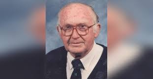 Mauricio Lang's Instagram, Twitter & Facebook