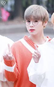 Wanna One Park Jihoon Selebritas Idol Entertainment