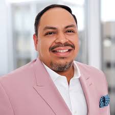 Gustavo Herrera's Instagram, Twitter & Facebook