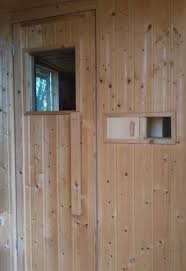 Eine Saunatur Aus Holz Mit Glasausschnitt Selber Bauen Alle Arbeitsschritte Zum Bau Einer Saunatur Werden Hier Mit Vielen Bilder Selber Bauen Gartenhaus Sauna