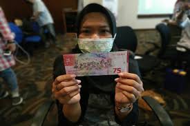 Uang kertas rp 75.000 dijual kembali dengan nilai di atas satu juta. Uang Rp75 Ribu Dijual Jutaan Rupiah Ini Kata Bi Solo Ekonomi