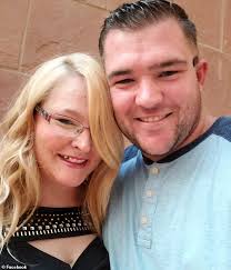 Dad who was laid off is given hundreds of job offers after handing out  resumes