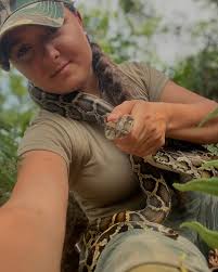 Rattlesnake encounter in the climb. This game is so scary.