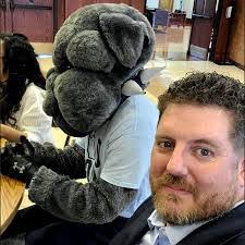 Wendy Yoder's Instagram, Twitter & Facebook