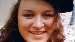 Elizabeth Mcmichael's Instagram, Twitter & Facebook