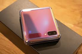 The galaxy s20, which comes with 5g compatibility, 128 gigabytes of storage, improved camera features, faster charging and more, is only the latest in a long line of slee. Samsung Galaxy Z Flip Review It S The Best Foldable Yet Cnn Underscored