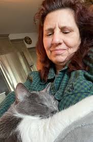 Little Faye (gotta change her name..that's my moms name!) sitting in the  bathroom..purring but still wary...she so sweet!!