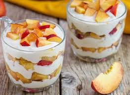 Le Tiramisu A La Peche De L Italien Tiramisu Litteralement Tire Moi Vers Le Haut Ou Remont Tiramisu Aux Peches Recette Facile Recette Tiramisu Peche