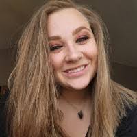 Amanda Cortes's Instagram, Twitter & Facebook