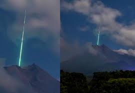 Maybe you would like to learn more about one of these? Entrada Epica Meteorito Cae Sobre Volcan En Indonesia Video