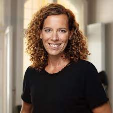Miriam flynn (born june 18, 1952) is an american voice and character actress.she is best known as cousin catherine in the national lampoon's vacation and grandma longneck in the land before time franchises. Miriam Wohlfarth Wohlfarthmiriam Twitter