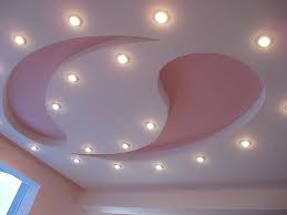 Tavan dekorasyonu denince hepimizin ilk aklına asma tavan ve asma tavan modellerigelir. Degisik Desenli Son Moda Asma Tavan Kadin Sitesi Kadinca Mobilya Dekorasyon Moda Kadin Giyim Elbise Modelleri