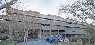 La facultad de ciencias es un centro de la universidad de zaragoza dedicado a la docencia y a la investigación en el que se imparten titulaciones oficiales de grado y máster, doctorado y varios. Facultad De Ciencias De La Informacion Universidad Complutense De Madrid Wikipedia La Enciclopedia Libre