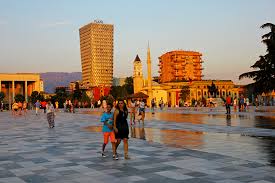 In albanien gibt es keinen krieg, keinen hunger. Albanien Von Einsamen Landschaften Und Herzlichen Menschen Mady Host Autorin Und Journalistin