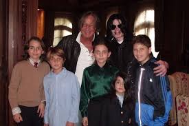 Maybe you would like to learn more about one of these? Dix Ans Apres Sa Mort Que Sont Devenus Les Proches De Michael Jackson News Levif Weekend