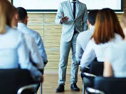 If you take all of these steps and still do not know the name of the person you are contacting, you can use to whom it may concern or an alternative generic greeting. E Mails Auf English Wichtige Vokabeln