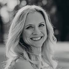 Janine Marks's Instagram, Twitter & Facebook