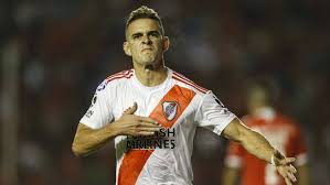 Rafael santos borré fue la principal novedad en el esquema de reinaldo rueda, fijándose, desde lo esquemático, en la banda derecha, reemplazando a juan guillermo cuadrado, quien se había destacado por su versatilidad en las dos fases del juego. Rafael Santos Borre Esta Cada Vez Mas Cerca Del Atletico De Madrid