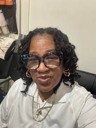 Let's welcome our new members: Dolly Dolly, Sarah Higgins, Gareth Collins,  Deidre Stevens Woodvine, Lisa Banks The warmest of welcomes to you all,  lovely to have you here with us. When you're