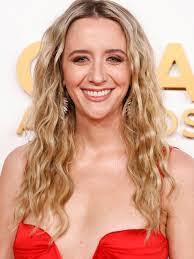 Kaila Bell's Instagram, Twitter & Facebook