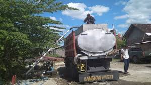 Memang persoalan krisis akan air bersih ini bukanlah suatu persoalan yang baru bagi negara kita, yang mana hingga hari ini persoalan tersebut juga belum kunjung usai dan dapat diatasi dengan suatu langkah yang kongkret baik dari pemerintah mapun masyarakat sendiri. Gunung Kidul Dilanda Krisis Air Bersih Menahun Pemda Diy Akui Kewalahan Suara Jogja