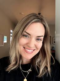 Learn to illustrate a classic story using manual and traditional  techniques. In this course the illustrator Adolfo Serra will teach you how  to illustrate a classic story for children, providing a personal