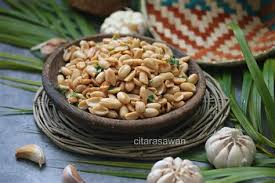Resepi nasi kukus ayam berempah boleh menjadi pilihan makanan sedap untuk keluarga anda. Resepi Kacang Goreng Berempah Dari Dapur Madihaa Goreng Berempah Fucuk Kacang Panjang Daging Goreng Berempah Siap Untuk Dinikmati Mariisiltsan