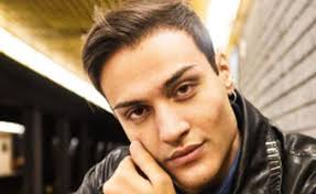 Elisabetta gregoraci, ospite in collegamento con. Lw Fk5lubpn9um