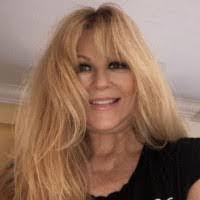 Dena Bernstein's Instagram, Twitter & Facebook