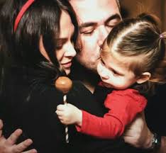 Παρασκευή 16 ιουλίου 2021, 16:00. Antwnhs Remos Ybonnh Mposniak H Korh Toys Eixe Gene8lia Kai Oi Fwtografies Poy Moirasthkan Einai Api8anes Kosmika Gossip Womenonly Gr