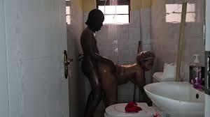 African Interrupted Her Shower - EPORNER