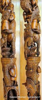 details des animaux descendant de l arche en tournant autour du fut sculpture pierre damiean site www pierdam fr wood carving walking sticks carving